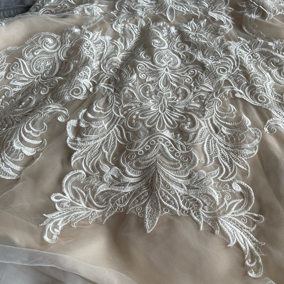 Oleg Cassini Wedding Dress and Headpiece - Picture 4 of 8